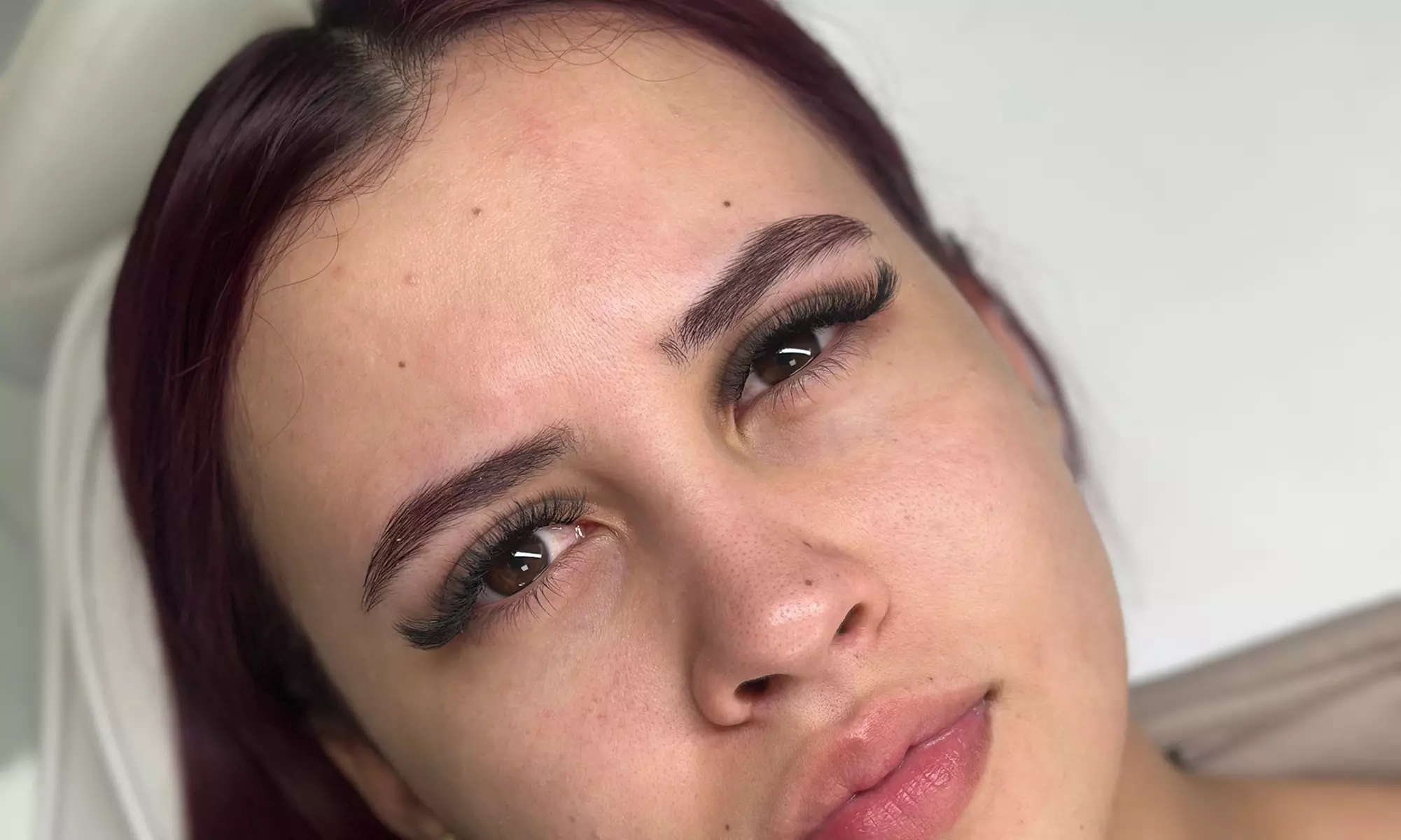 Get Stunning Full Set Classic, Hybrid, Volume or Wispy Lash Extensions