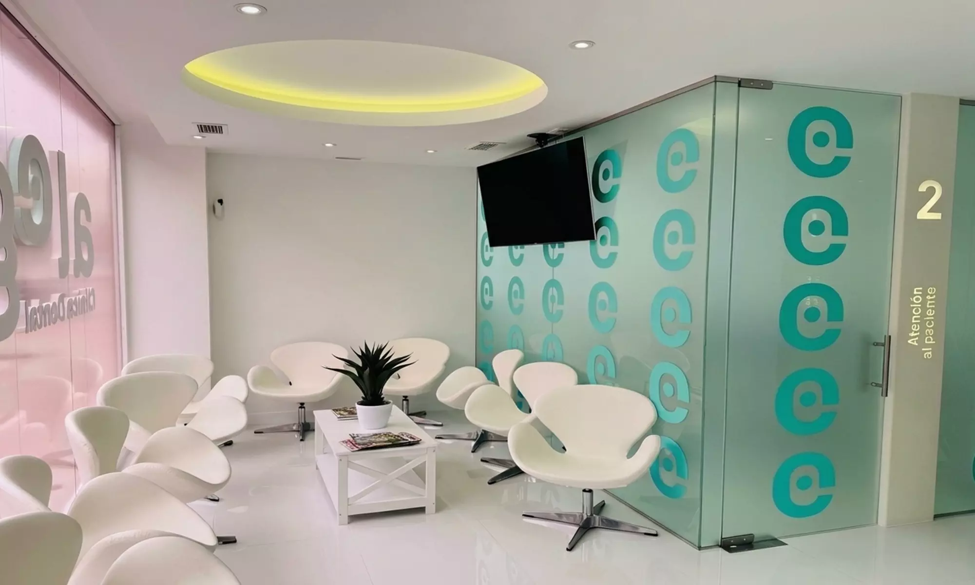 Limpieza bucal con diagnostico y revisión con opción a blanquamiento