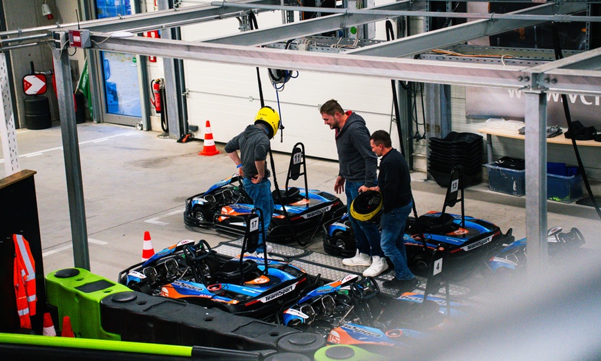 Image 4: 1 oder 2 E-Karting á 15 Min. inkl. Helm & Sturmhaube für 1 Person