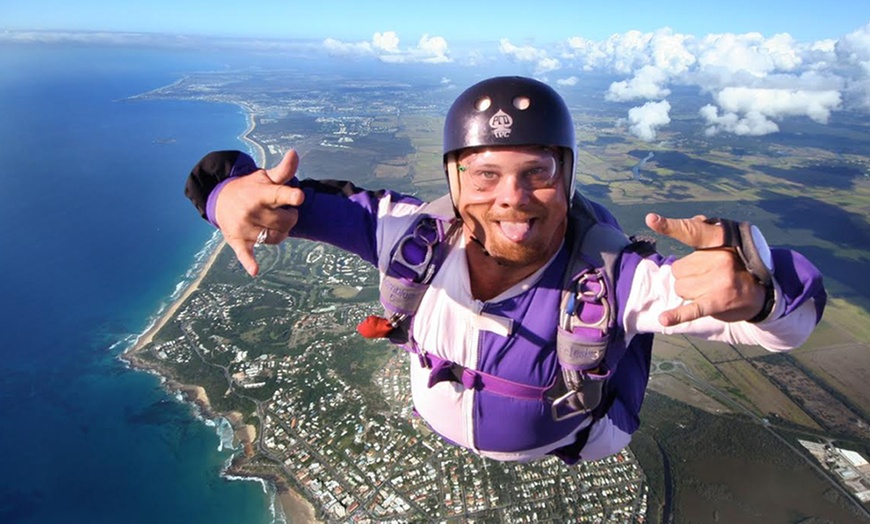 Image 2: Jump! Solo Skydiving Course