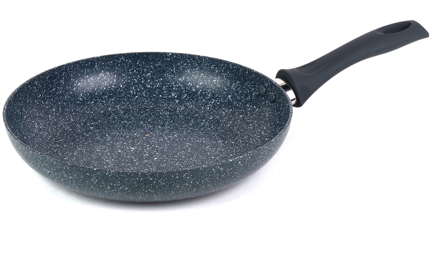 Image 2: Russell Hobbs Non-Stick Pan Set