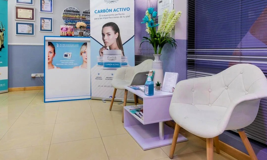 Image 4: 1, 2 o 4 sesiones de radiofrecuencia facial con higiene suave