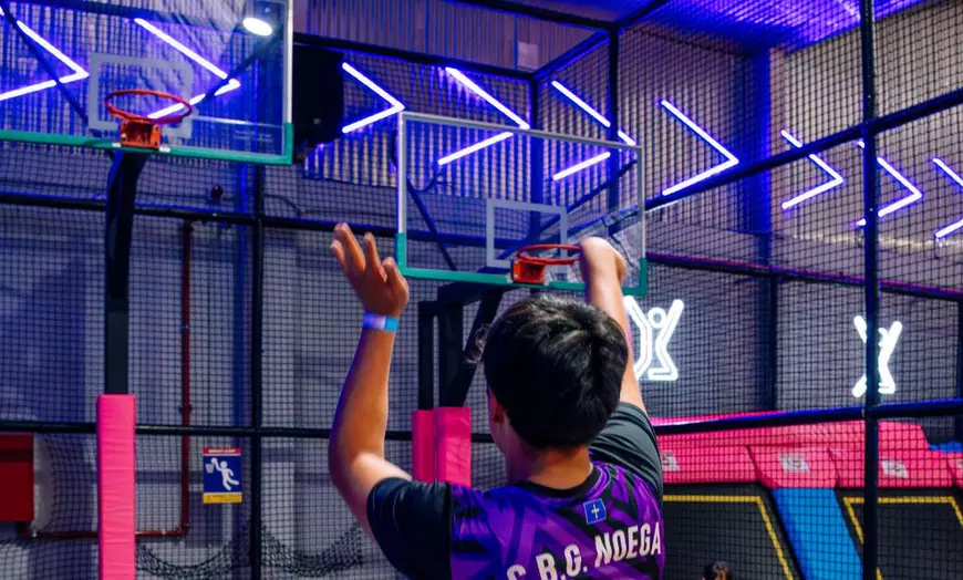 Image 7: 1 o 2 horas de saltos en camas elásticas