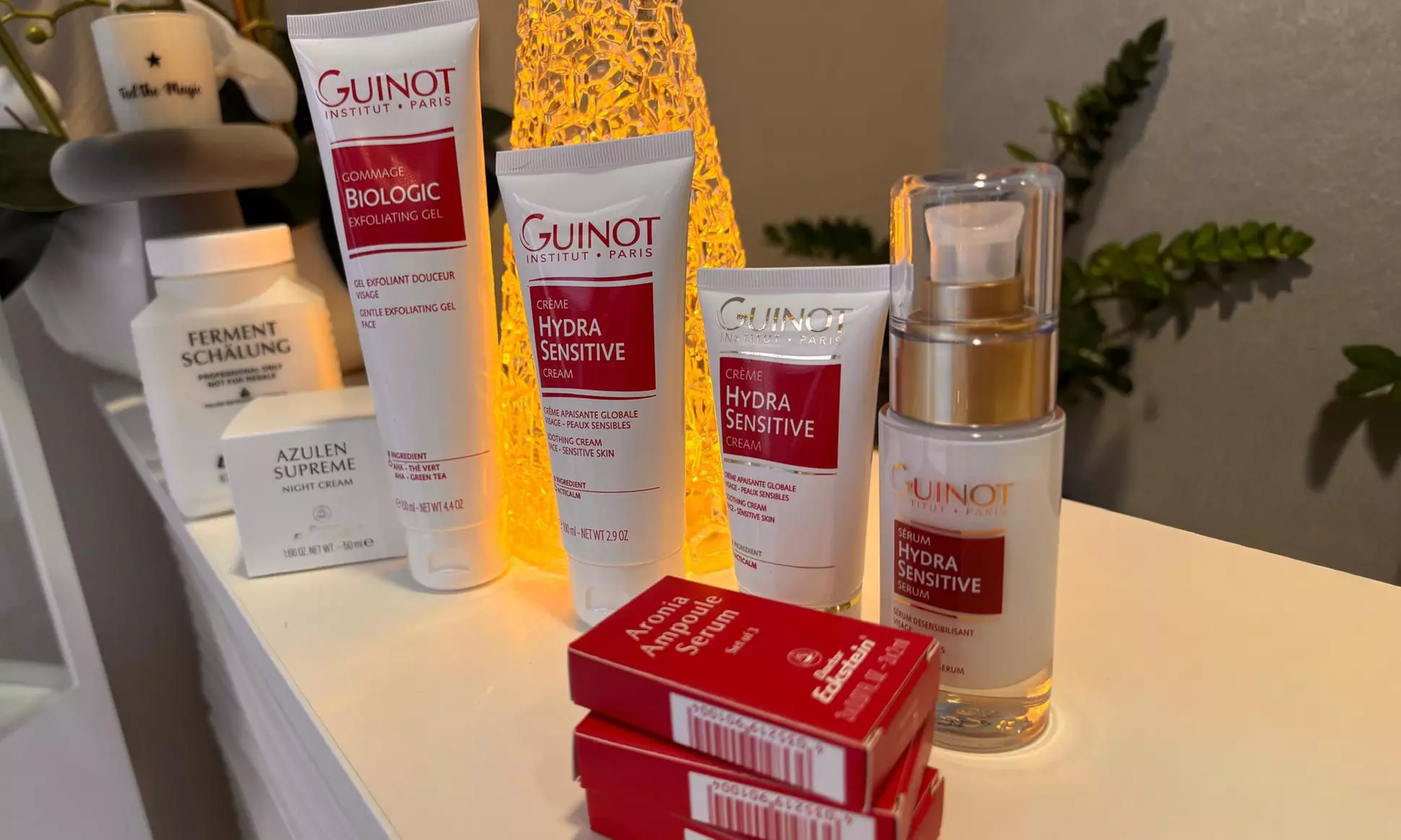 Gesichtsbehandlung mit Bedampfung / Anti-Aging-Pflege / Radiofrequenz