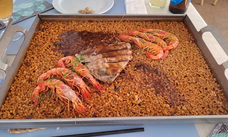 Image 13: Menú mediterráneo para 2 o 4 con entrante, principal, postre y bebida