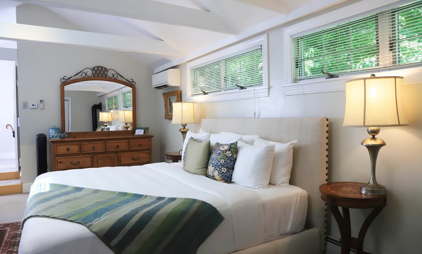 Image 4: Charming Stay at Hartstone Inn in Camden, ME
