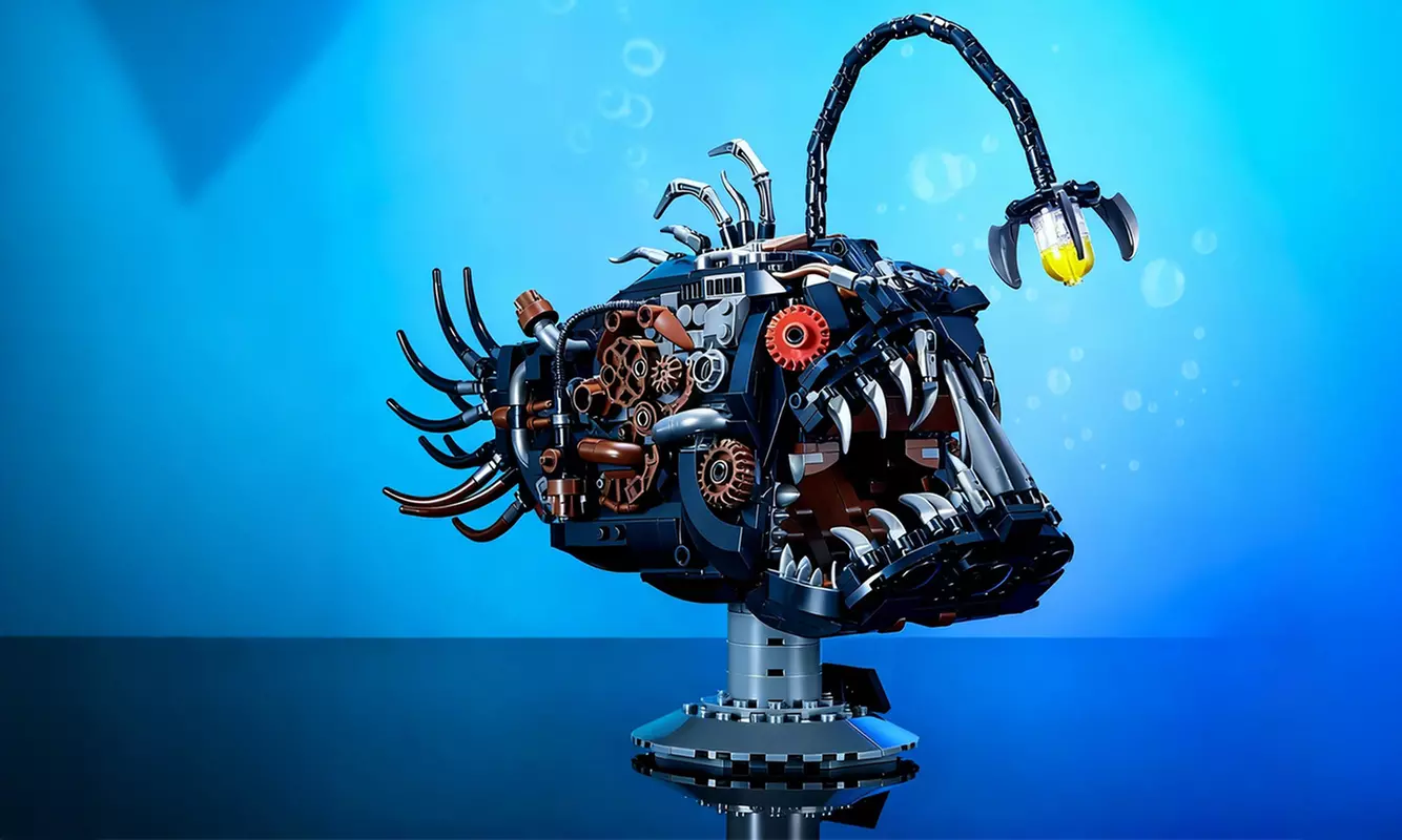 1038 Pieces of Teampunk-Style Fish Building Block Kit with LED Light