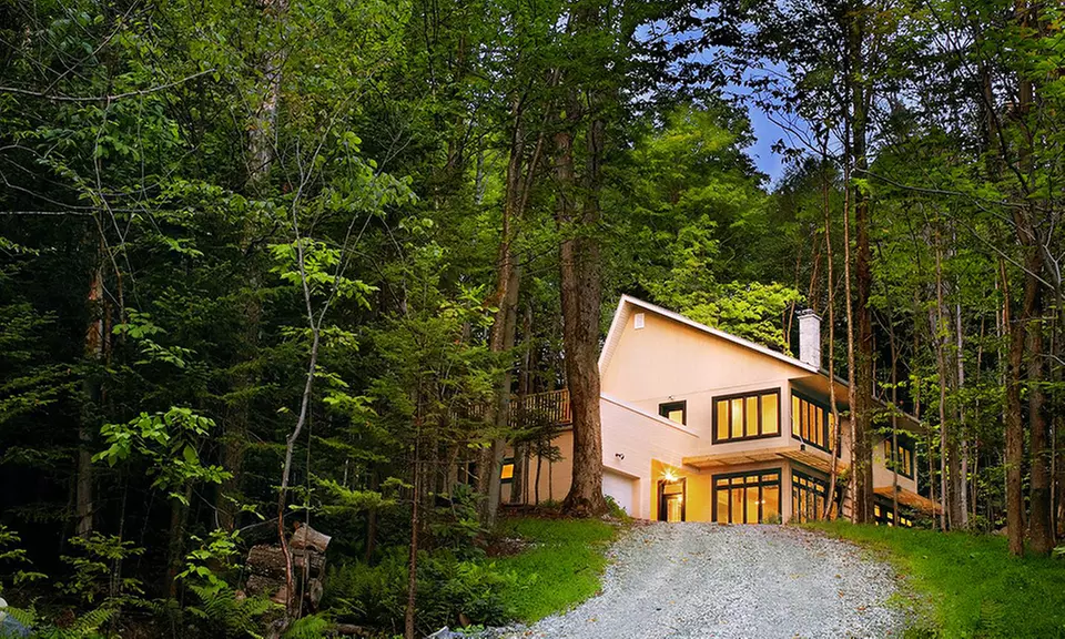 2-Night Stay for Up to Eight in a Cottage at Le Vertendre in Eastman, QC; Valid for Check-In Sunday–Wednesday - Primary Image