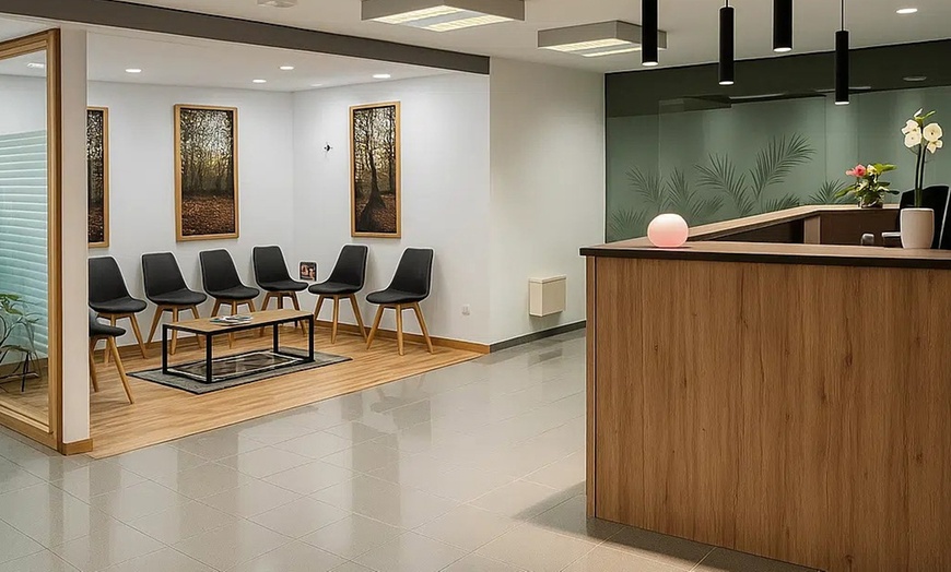 Image 3: ¡Adiós al vello! Hasta 6 sesiones de depilación láser en zona a elegir