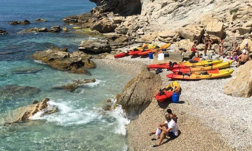 Image 2: Ruta en kayak y snorquel en las calas de Villajoyosa para 1, 2, 4 u 8