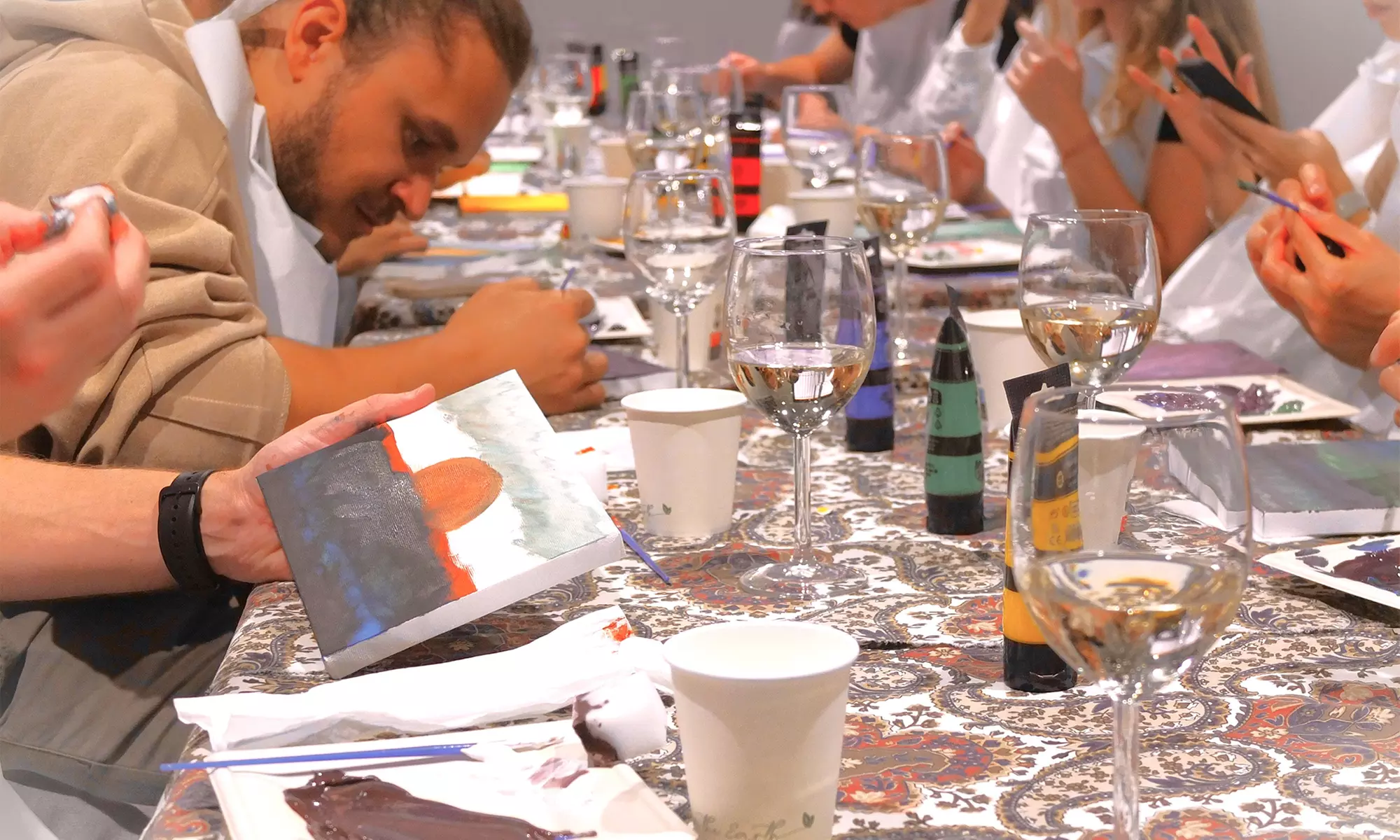 Taller de pintura introspectiva con vino para hasta 4 personas