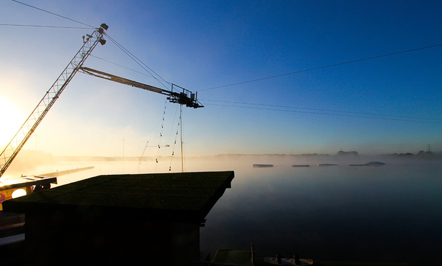Image 3: Tageskarte Anfänger Wasserski / Wakeboard + Neoprenanzug & Einweisung 