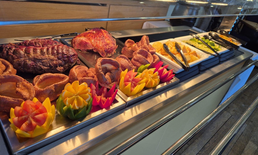 Image 5: Relaxing Spa Day with Dining & Prosecco at Country Club Retreat
