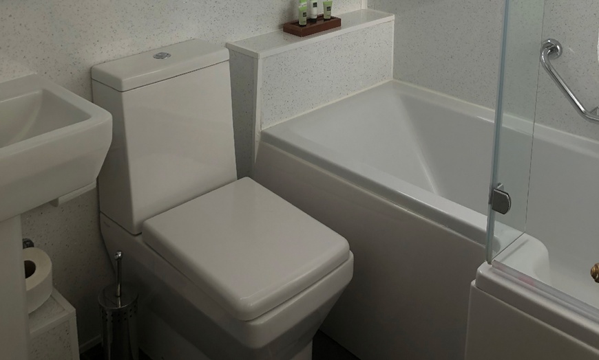 Image 5: Swinscoe: 2-Night Stay with Breakfast and Optional Dinner