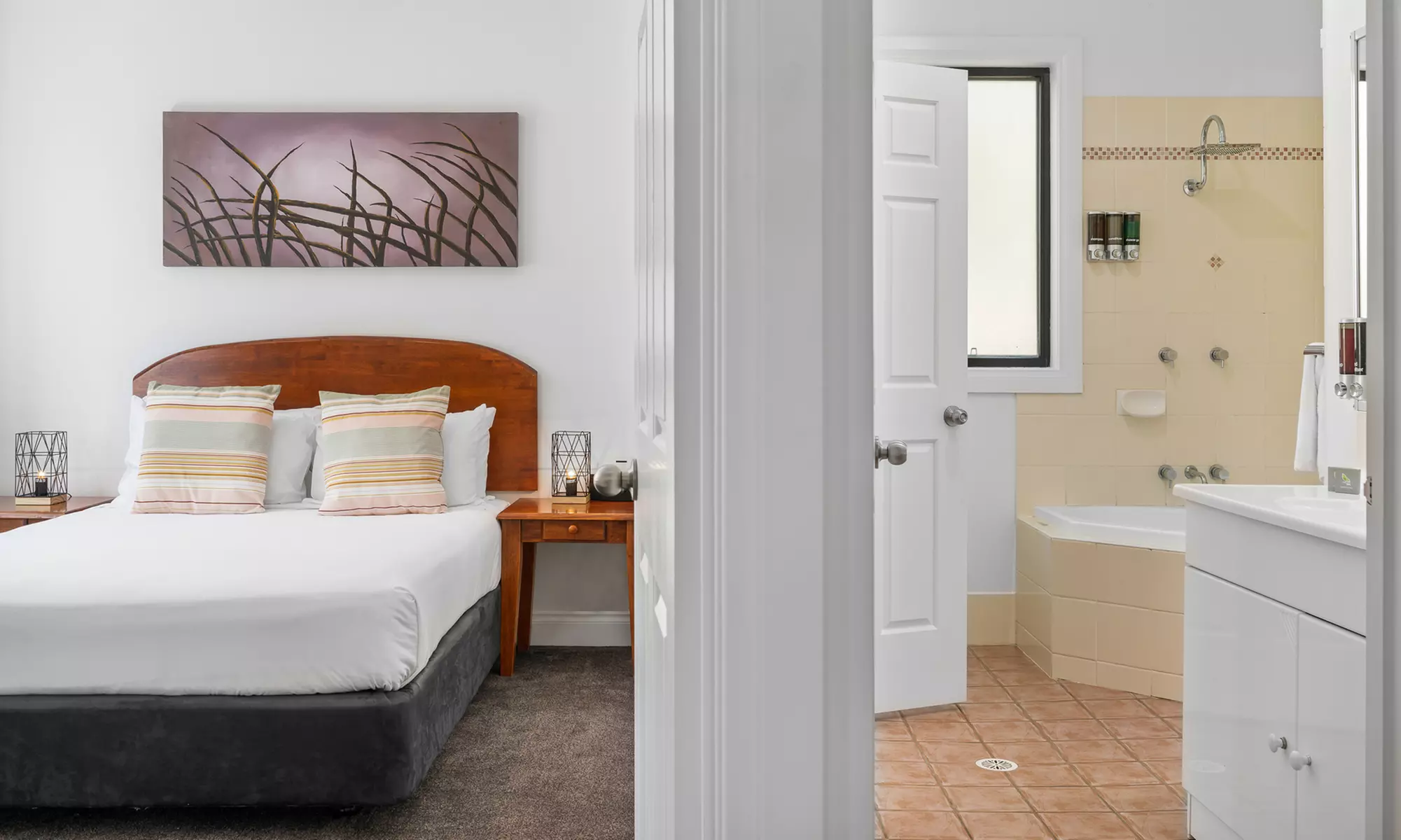 Hunter Valley: Studio, One-Bedroom or Two-Bedroom with Wine up to 4