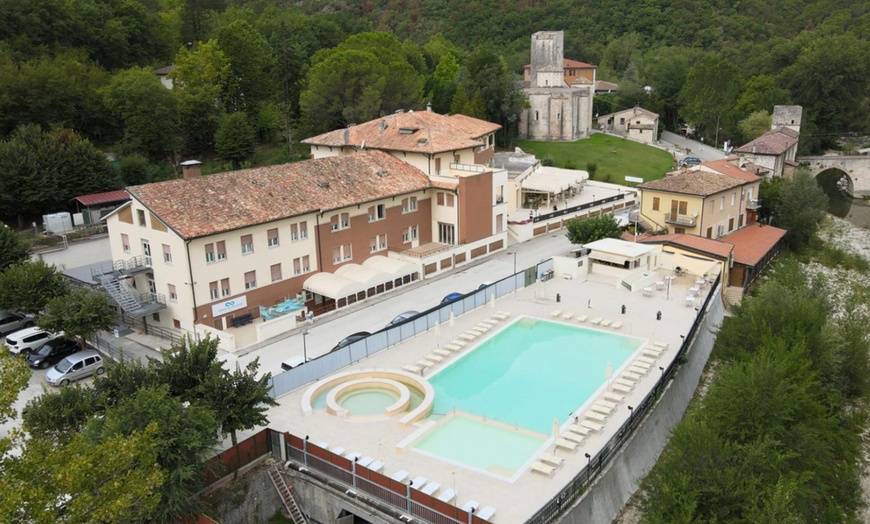 Image 3: Marche: soggiorno con colazione, mezza pensione, grotte o massaggio