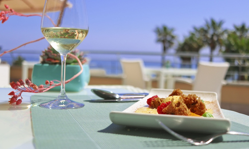 Image 10: Liguria 4*: camera Superior con colazione o mezza pensione