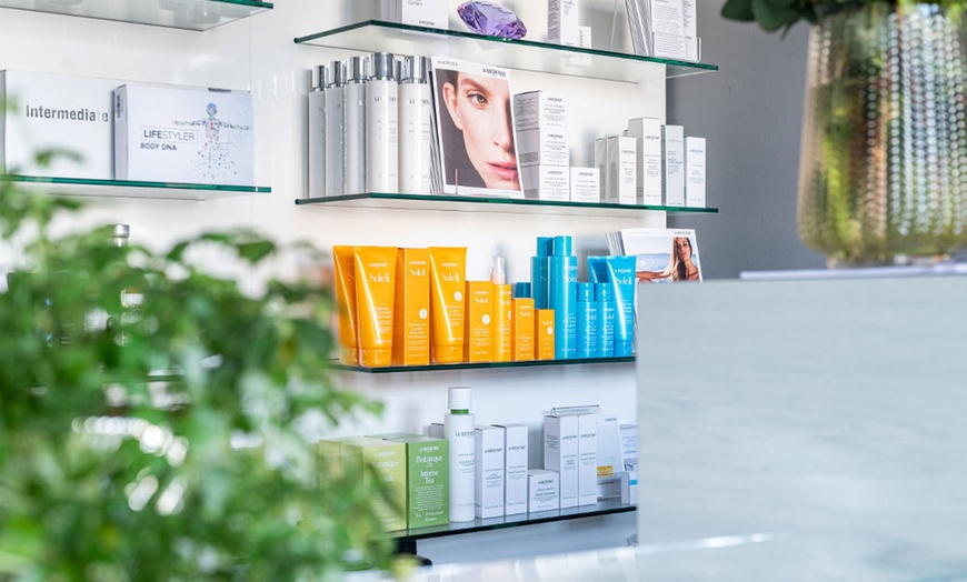 Image 2: Damen- oder Herren-Haarschnitt inkl. Waschen, Föhnen & Styling