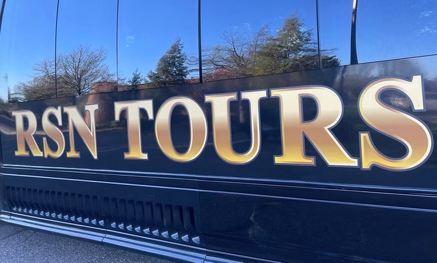 Image 2: Explore Washington DC Holiday Lights with Guided Tour for 1, 2, 4 or 6