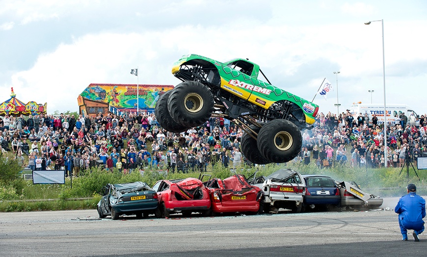 Image 2: Extreme Stunt Show £8