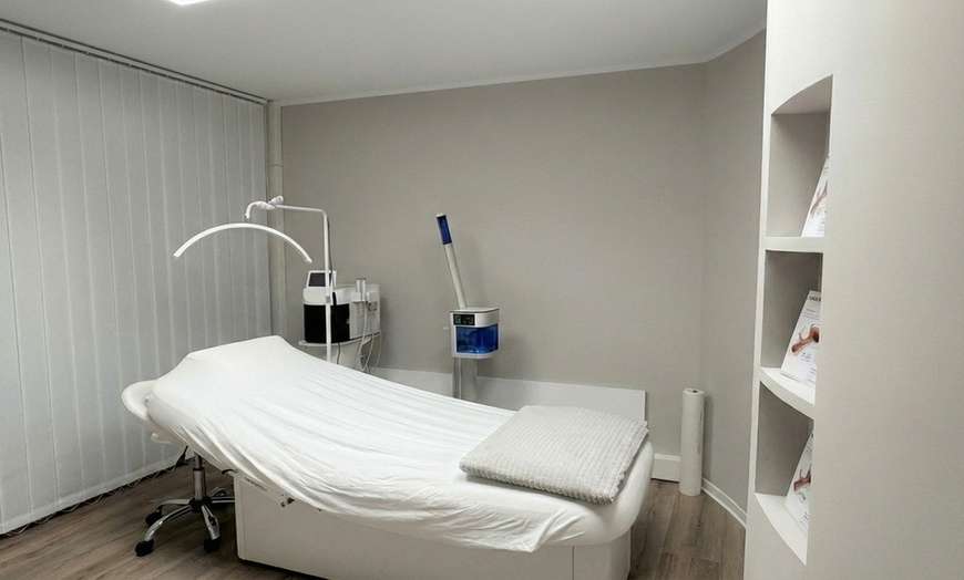 Image 3: 60 Min. Microblading mit Brow Artist inkl. Nachbehandlung für 1 Person