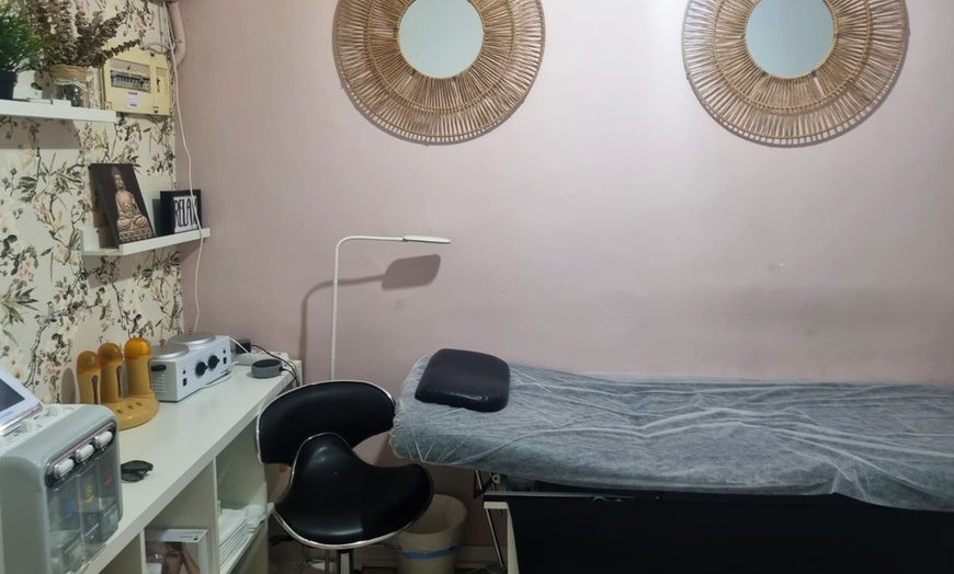 Image 15: Manicura o pedicura exprés con esmaltado normal o permanente