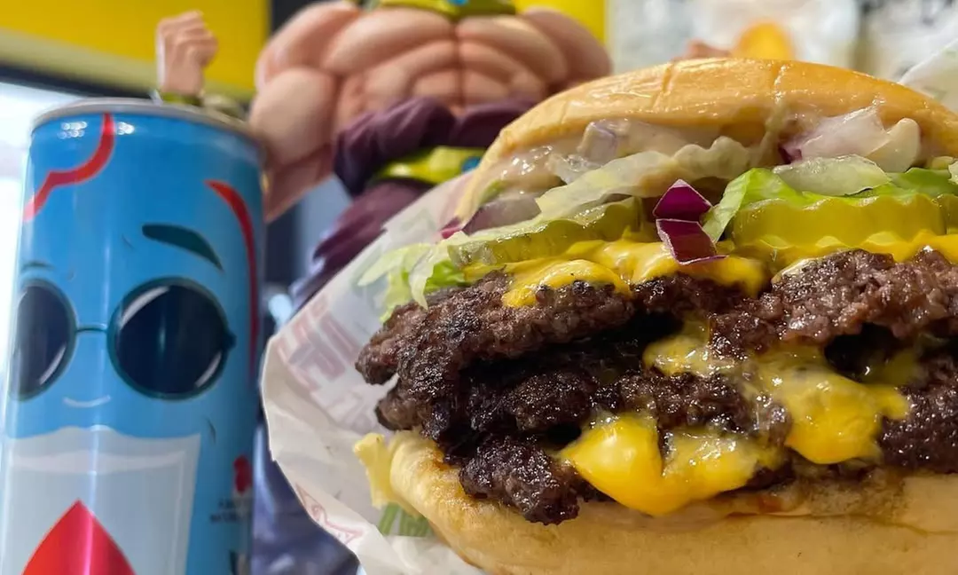 Burger du jour avec frites et boisson à Goku Burger, Colombes