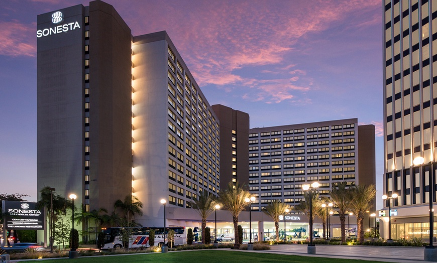Image 1: Member Pricing: 4* Hotel Near Venice Beach With Shuttle, Pool 
