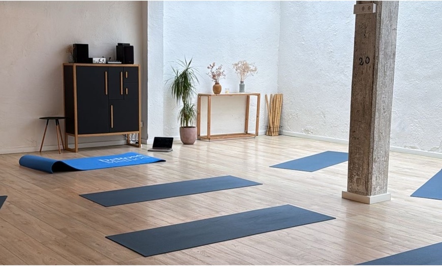 Image 4: 1 o 4 sesiones de yôga en DeRose Method Madrid Centro