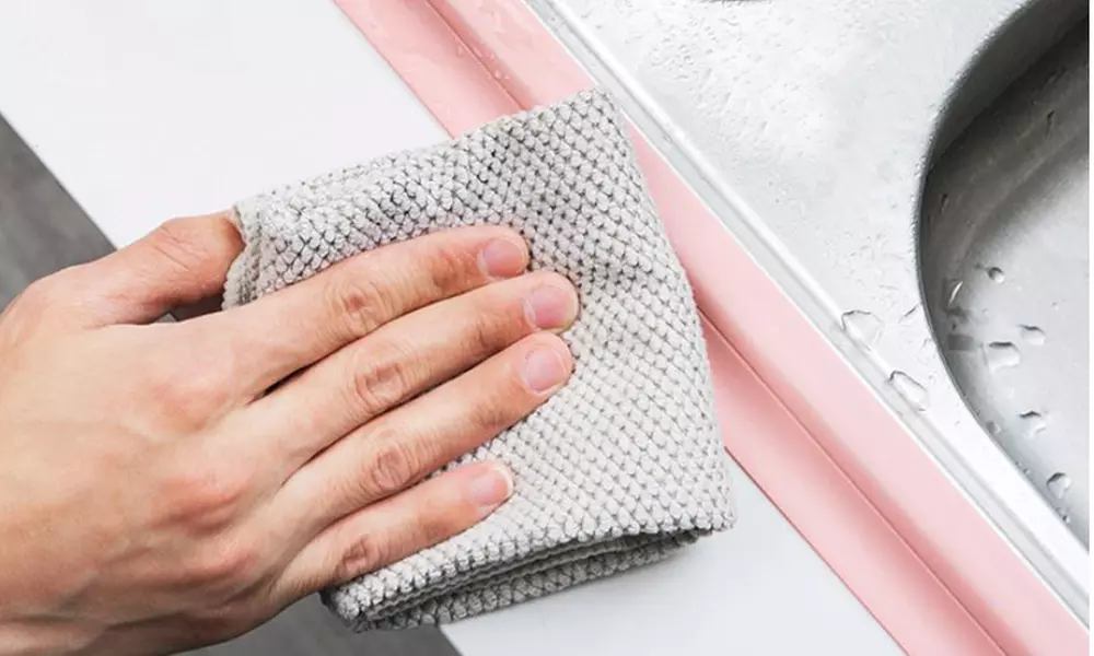 One or Two Rolls of Anti-Mould Waterproof Self-Adhesive Tape