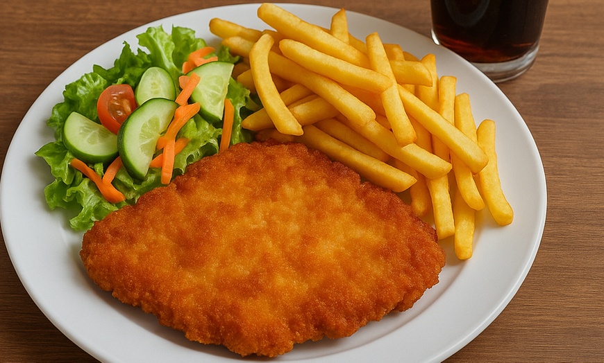 Image 3: Putenschnitzel inkl. Pommes, Beilagensalat & Softgetränk für 1-4 Pers.