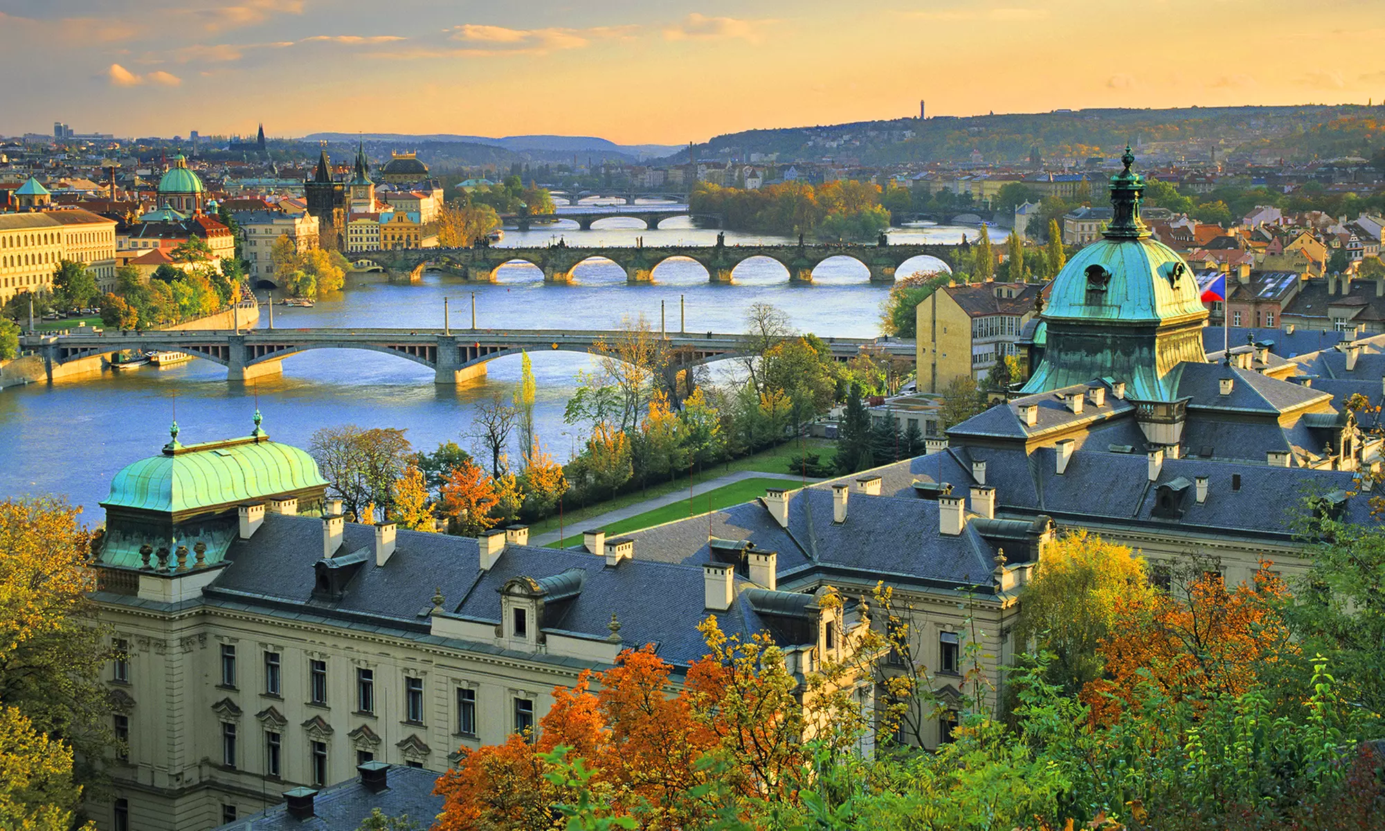 ✈ Praga 4*: pacchetto con volo diretto A/R più 2 o 3 notti in hotel