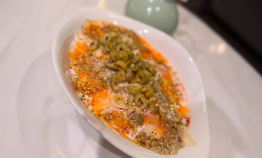 Image 5: Manti (gefüllte türkische Teigtasche) nach Wahl mit Topping & Getränk