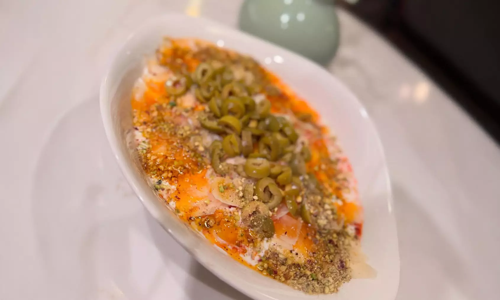 Manti (gefüllte türkische Teigtasche) nach Wahl mit Topping & Getränk