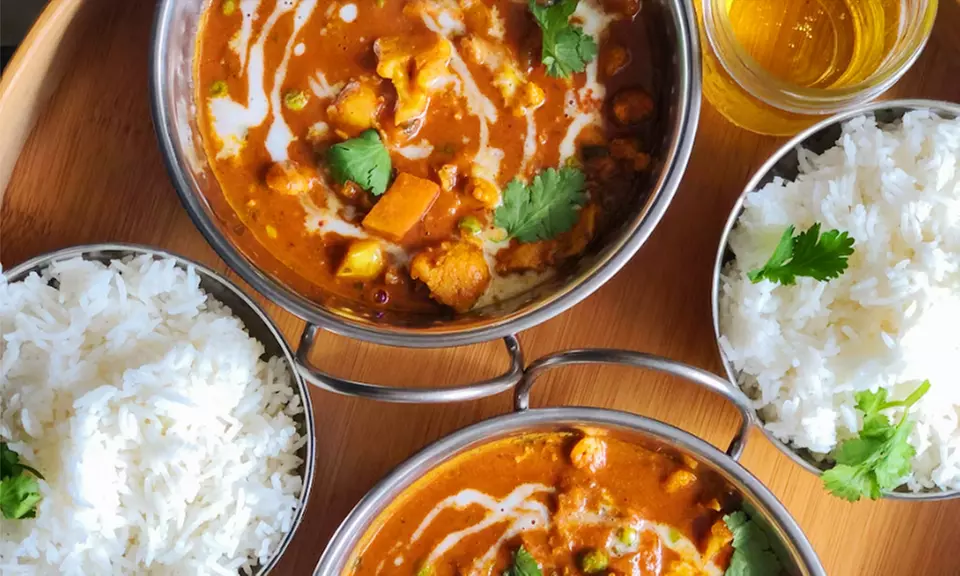 Starter & Main w/ Rice or Naan & a Soft Drink/Tiger Beer for Up to 4