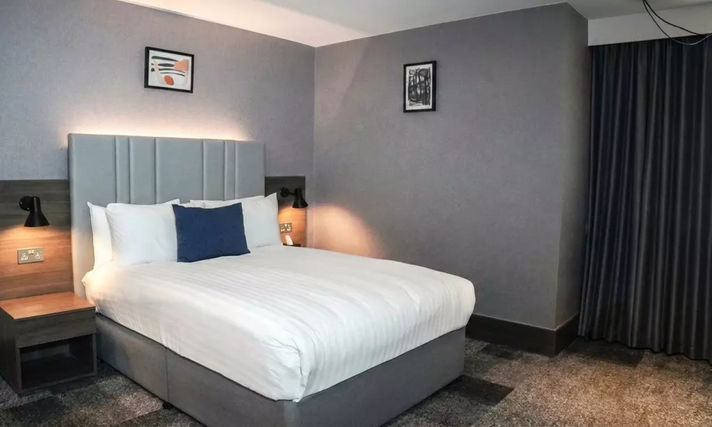 4* Kingston: One or Two Nights Stay