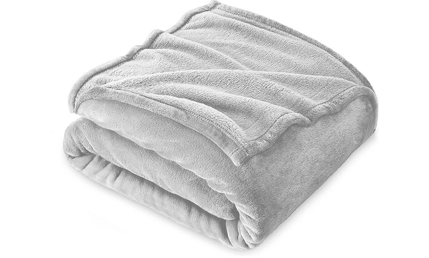 Image 7: Manta de forro polar tamaño matrimonial