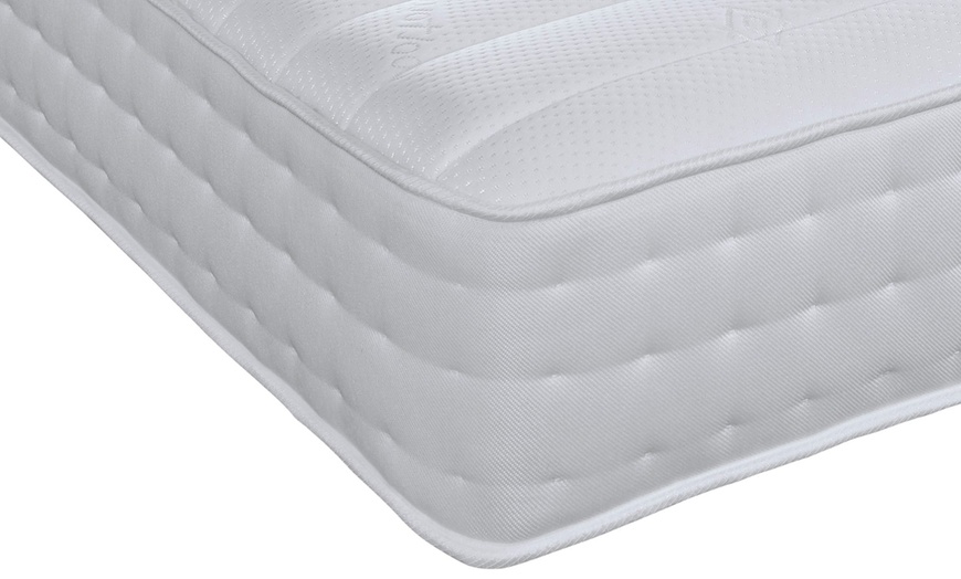 Image 2: 1000 Pocket Sprung Memory Foam Micro Quilted Mattress