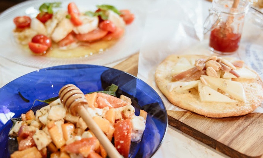 Image 4: Menú de pizzas para 2 o 4 personas con entrantes y bebidas