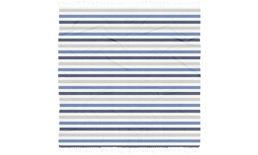 Image 6: Toalla de playa grande con diseño de rayas