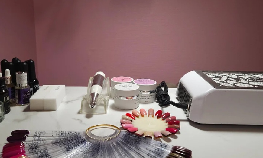 Image 5: Beauté des mains avec pose de vernis ou pose de popits
