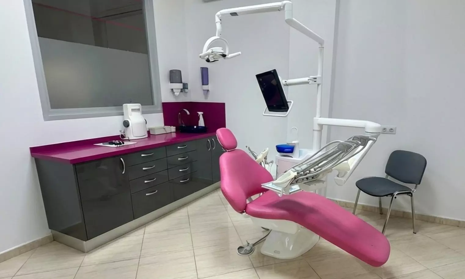 Higiene dental con pulido, revisión y opción a blanqueamiento LED