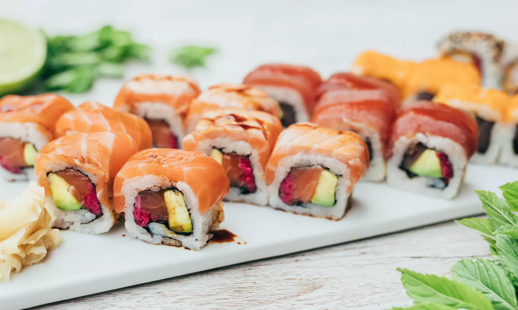 Vospeise und Sushi Platte (Bento) nach Wahl für 2 oder 4 Personen