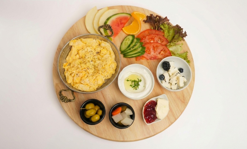 Image 2: Mediterrane Frühstücksplatte und eine Ei-Variante für 2 oder 4 Pers.