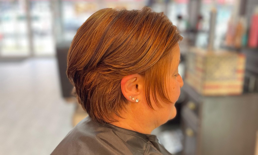 Image 12: Haarschnitt opt. mit Ansatz färben, Koloration, Ombre, Dauerwelle uvm.
