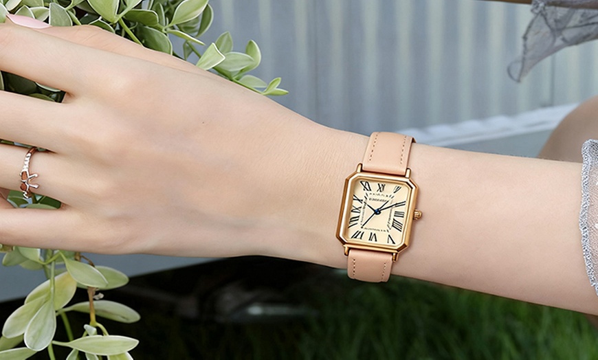 Image 5: Chic Retro-Style Ladies Watch, Elegant Design with Leather Strap