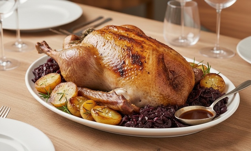 Image 1: Festlicher Gänsebraten mit Beilagen für 2, 4 oder 8 Personen