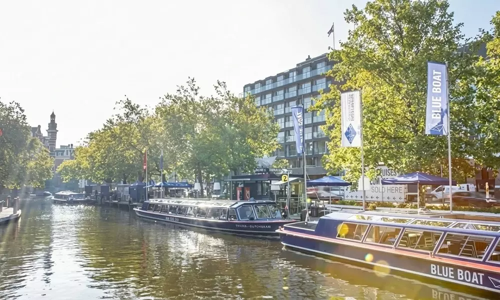 Geniet van adembenemende uitzichten tijdens een rondvaart van 75 min. met Blue Boat Company in Amsterdam
