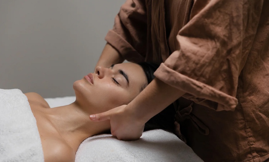 Image 5: Offre détente : massage, gommage et soin visage