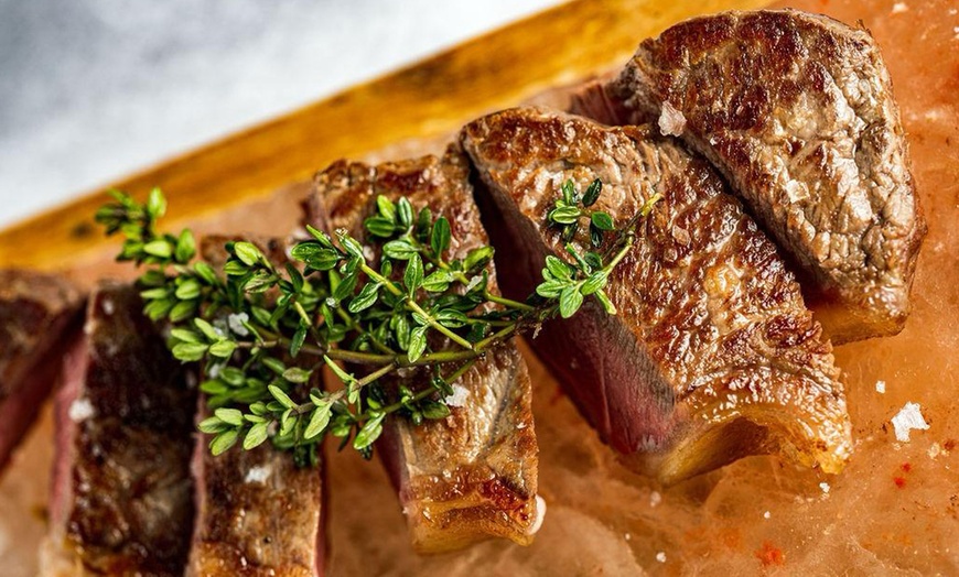 Image 1: Menú de tapas o menú prémium para 2 o 4 con vino y opción a cava